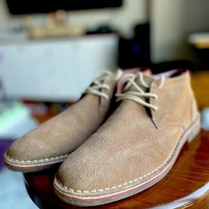 Kenneth Cole Tan Chukkas (like new!)